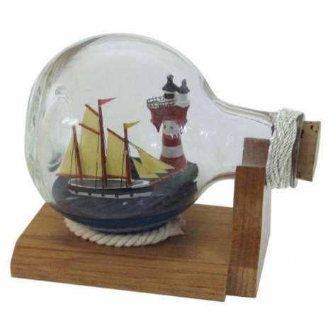 Laivo modelis butelyje